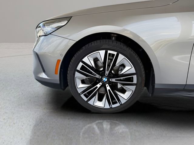 Used 2025 BMW 530i w/ Premium Package image 12