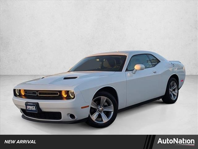 Used 2022 Dodge Challenger SXT image 1