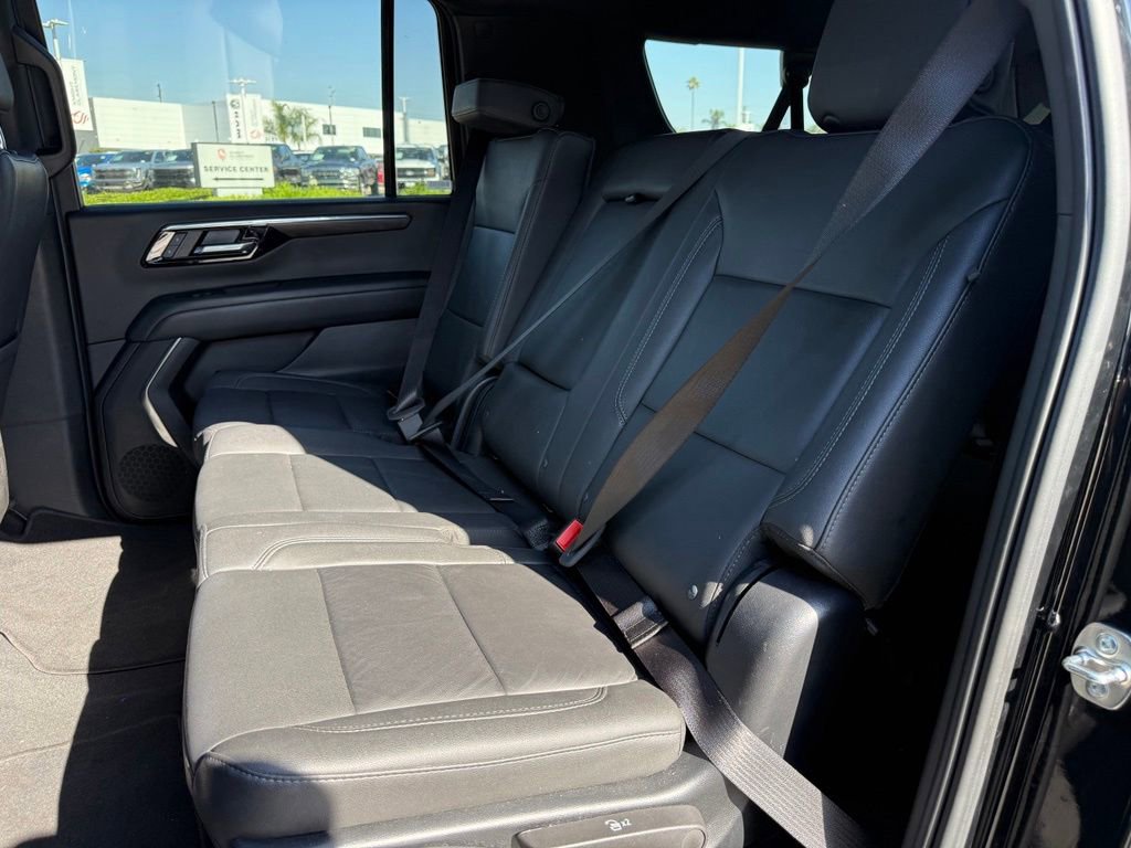 Used 2025 Chevrolet Suburban Z71 AWD/4WD image 4