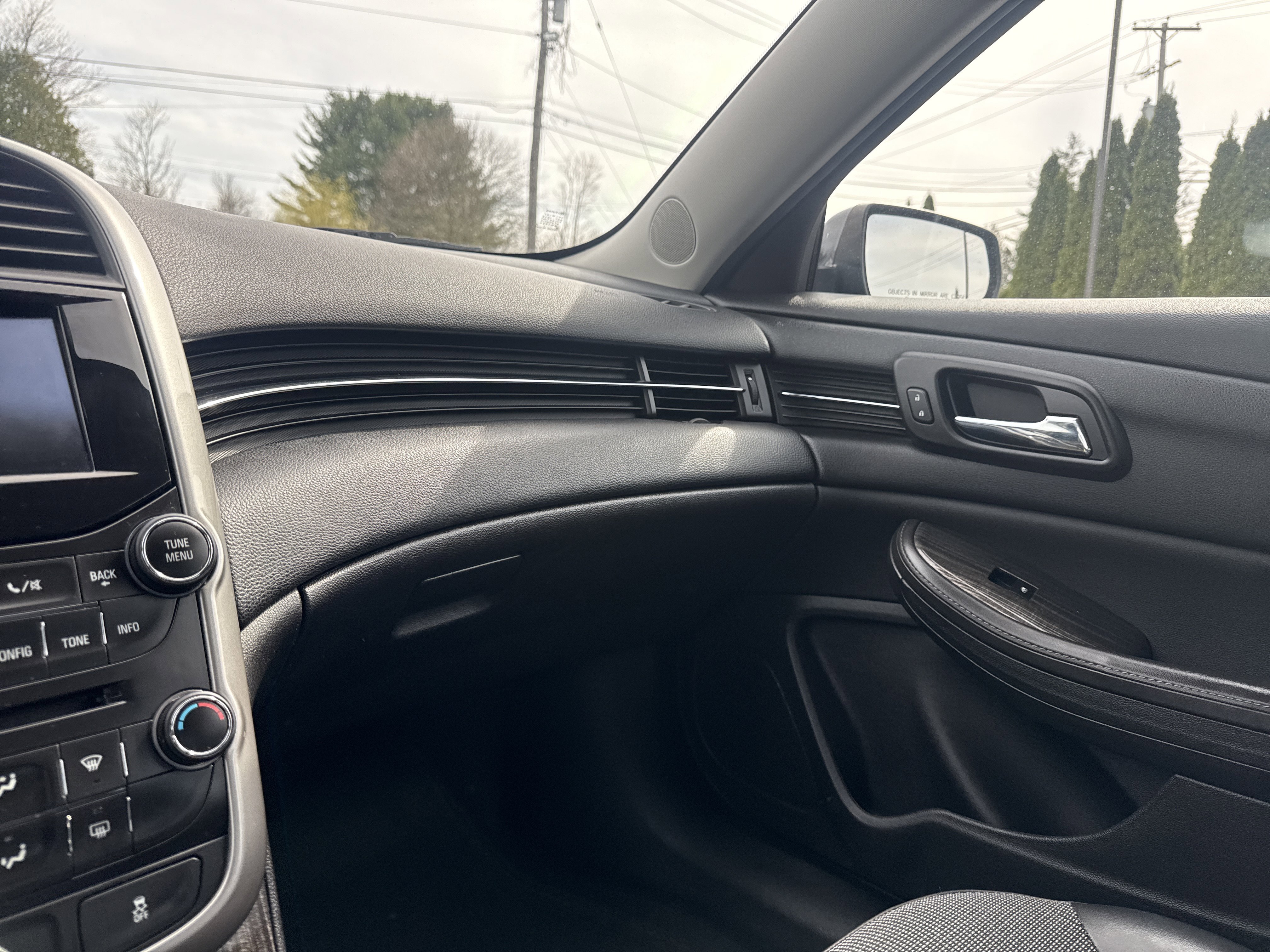 Used 2015 Chevrolet Malibu LT image 18