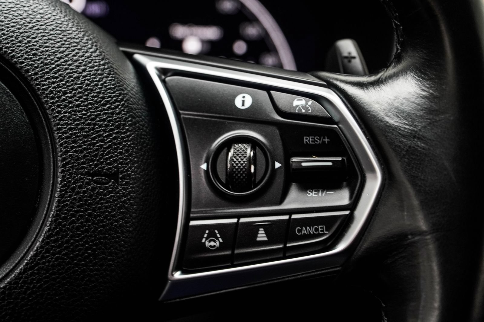 Used 2023 Acura MDX SH-AWD image 30