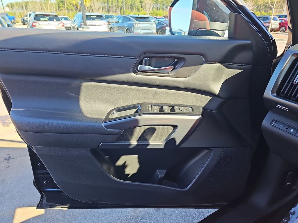 Used 2023 Nissan Pathfinder SL w/ SL Premium Package image 32