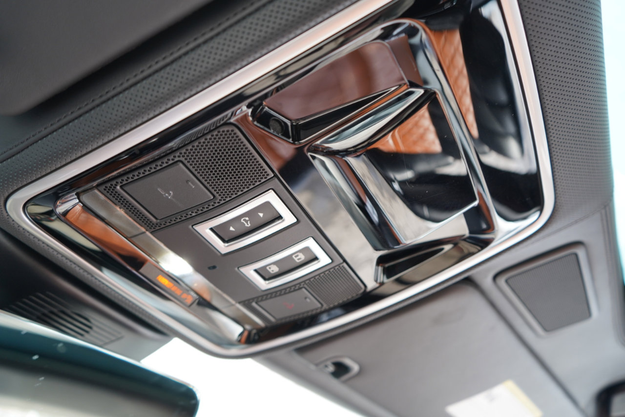 Used 2017 Land Rover Range Rover SV Autobiography Dynamic image 28