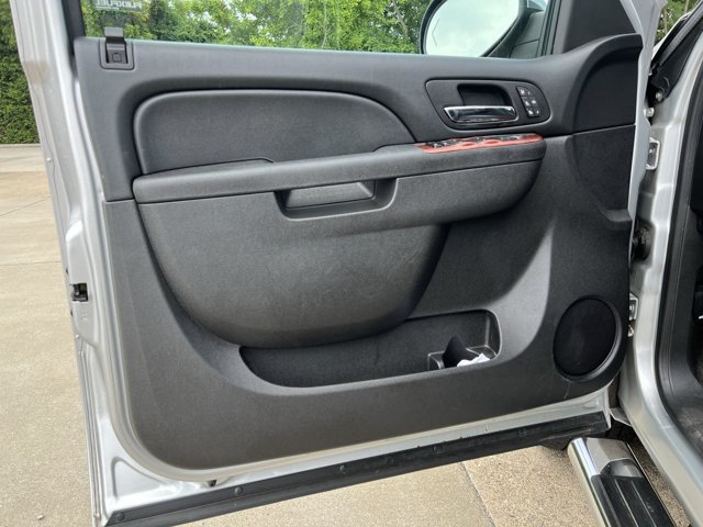 Used 2013 Chevrolet Avalanche LTZ AWD/4WD image 23