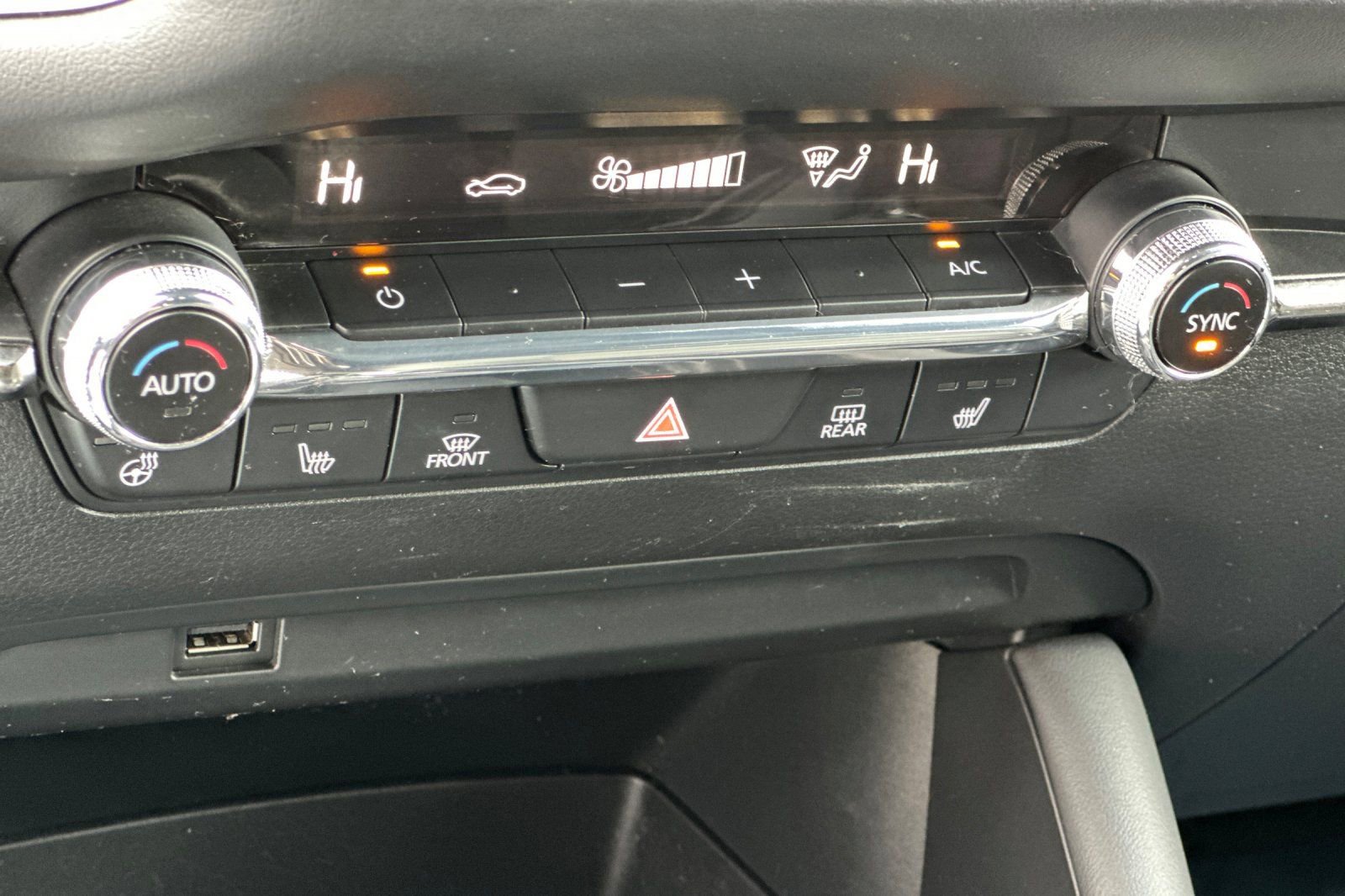 Used 2021 MAZDA MAZDA3 Hatchback w/Premium Plus Pkg image 19