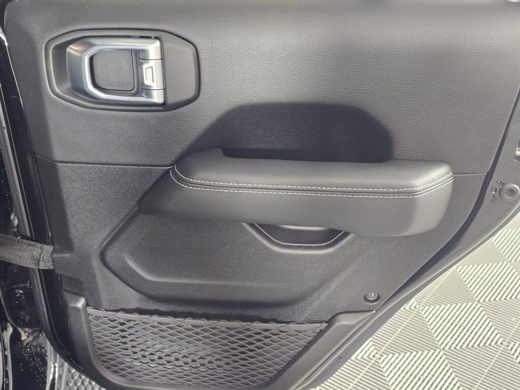 Used 2022 Jeep Wrangler Unlimited Sahara w/ Cold Weather Group image 41