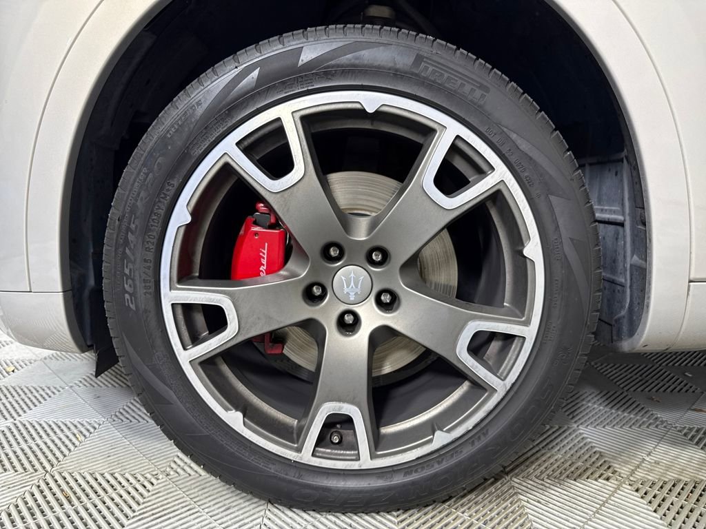 Used 2018 Maserati Levante GranLusso image 24