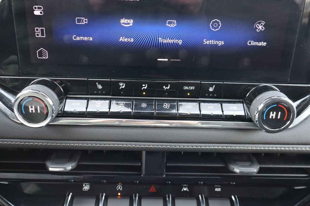 Used 2023 Chevrolet Colorado LT w/ LT Convenience Package II AWD/4WD image 12