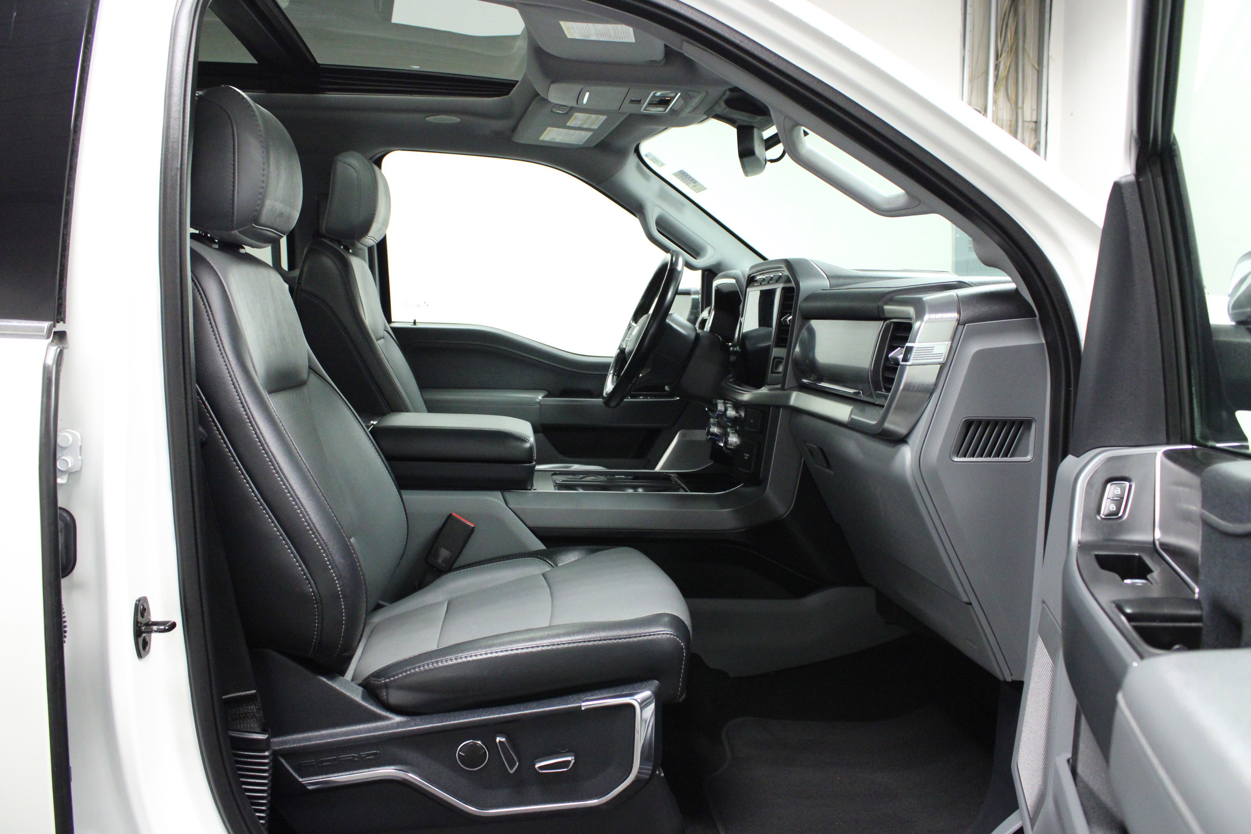 Used 2021 Ford F150 Lariat w/ Equipment Group 502A High image 16