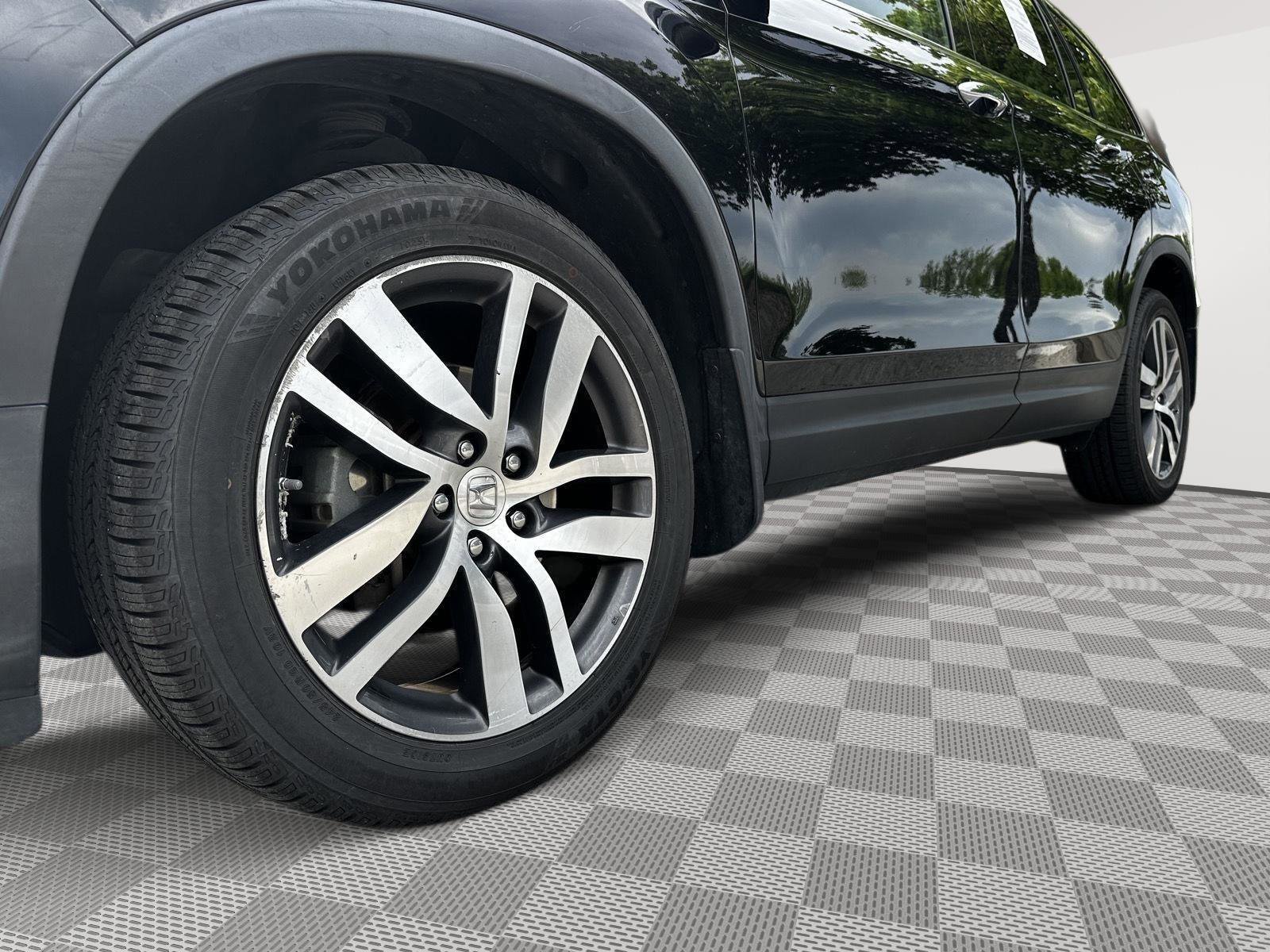 Certified 2017 Honda Pilot Touring image 6