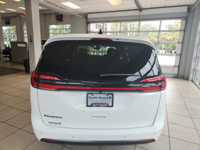 New 2026 Chrysler Pacifica Select image 7