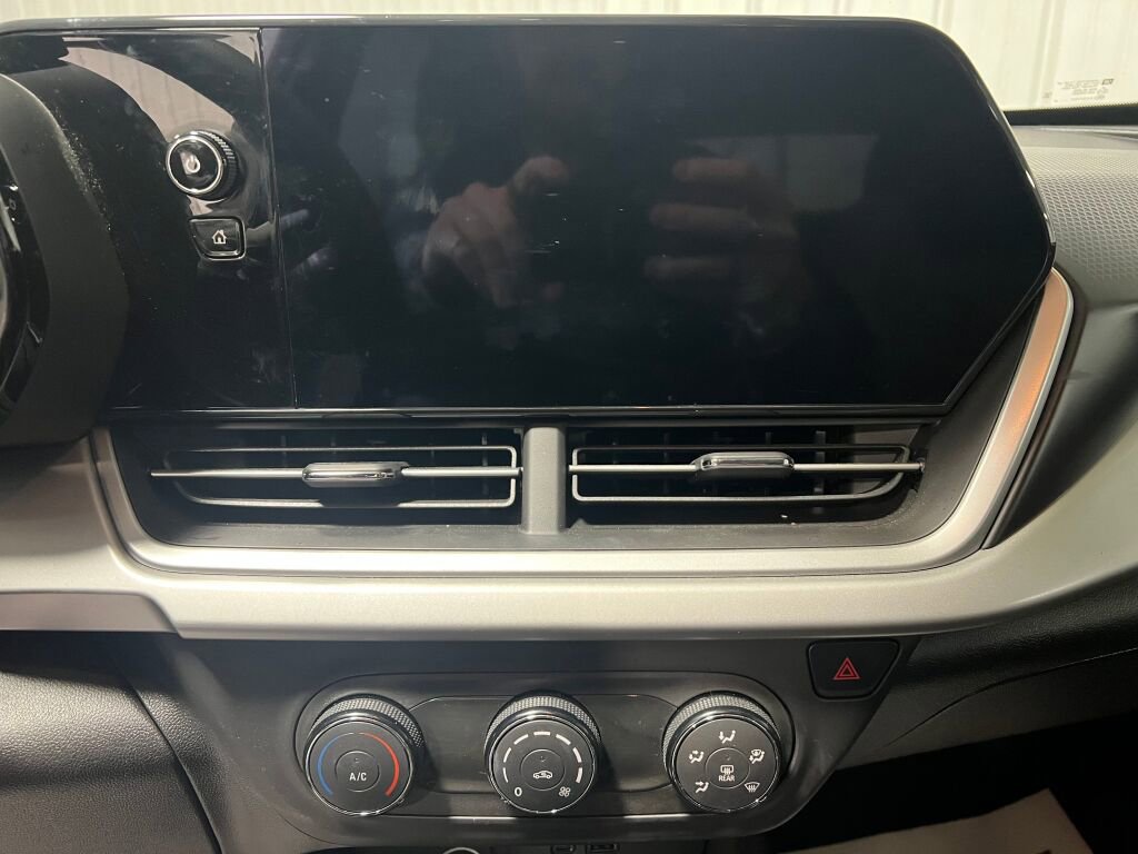 Used 2024 Chevrolet Trax LS w/ Driver Confidence Package image 8