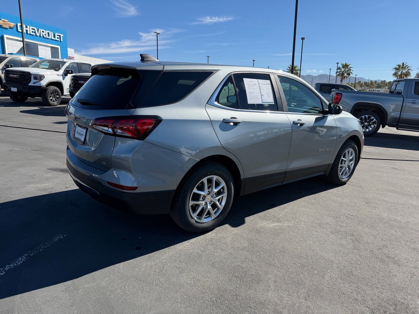 Used 2024 Chevrolet Equinox LT image 3