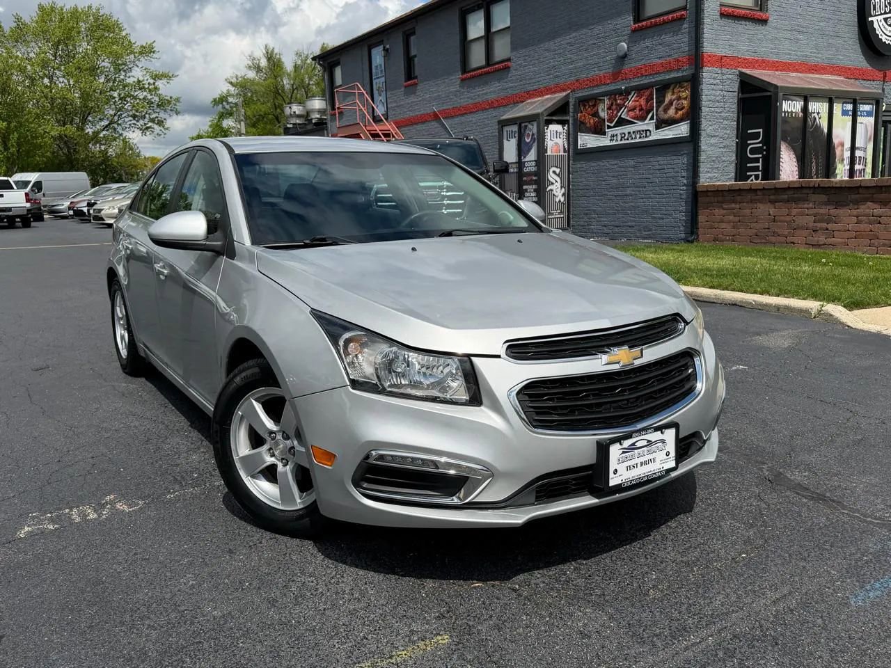 Used 2016 Chevrolet Cruze LT w/ Technology Package FWD image 2