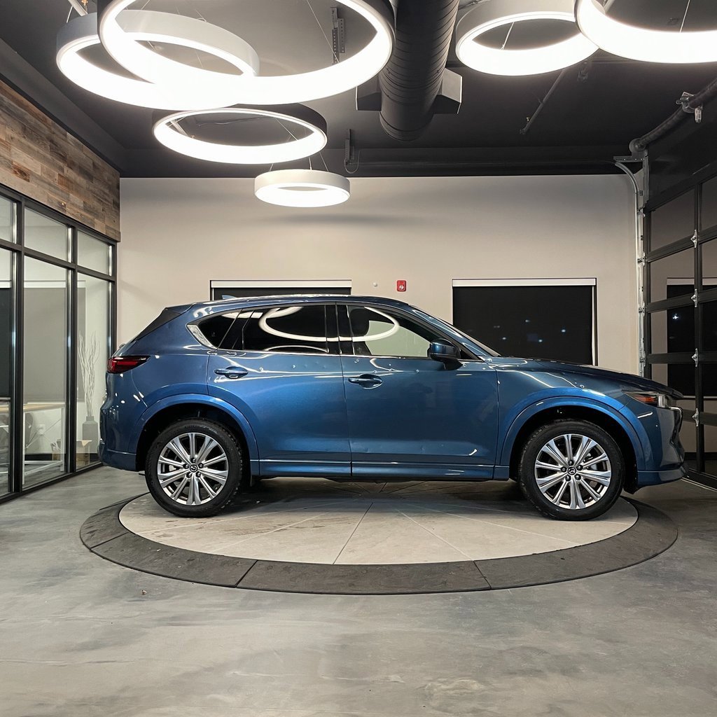Used 2023 MAZDA CX-5 Signature image 2
