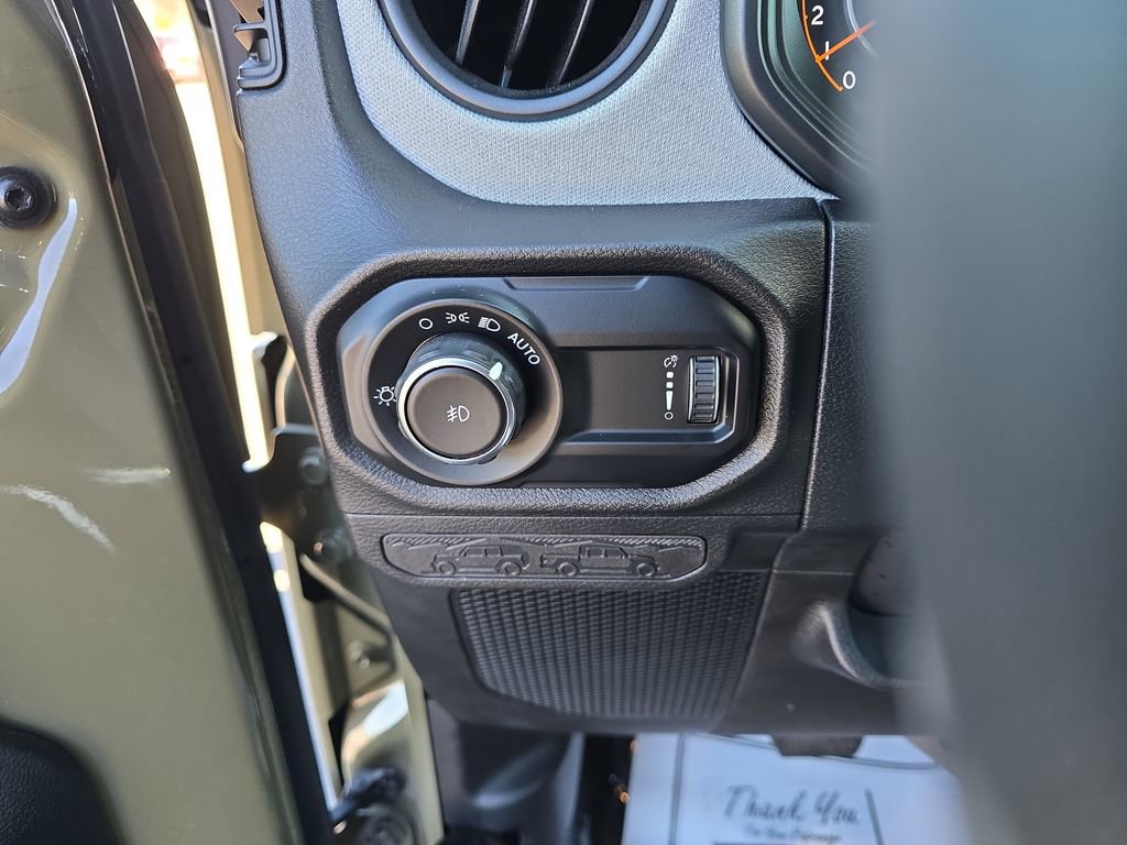 Used 2025 Jeep Wrangler Willys image 29