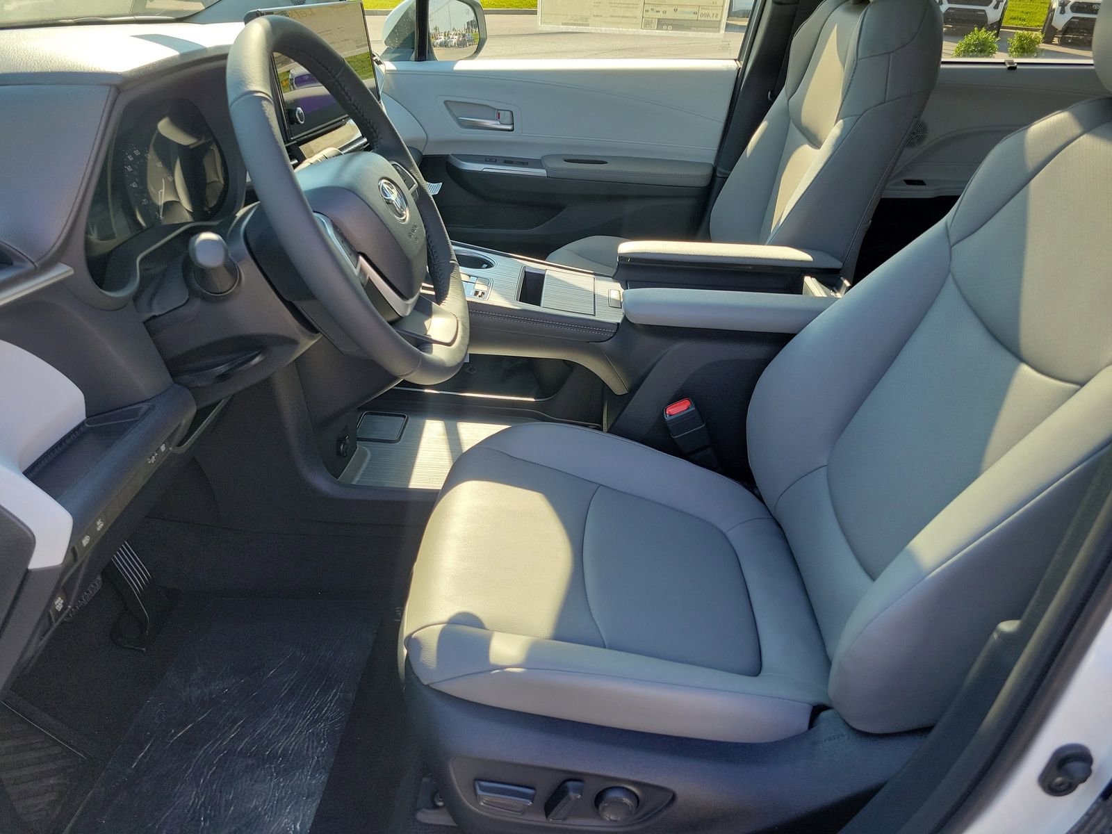 New 2026 Toyota Sienna XLE FWD image 29