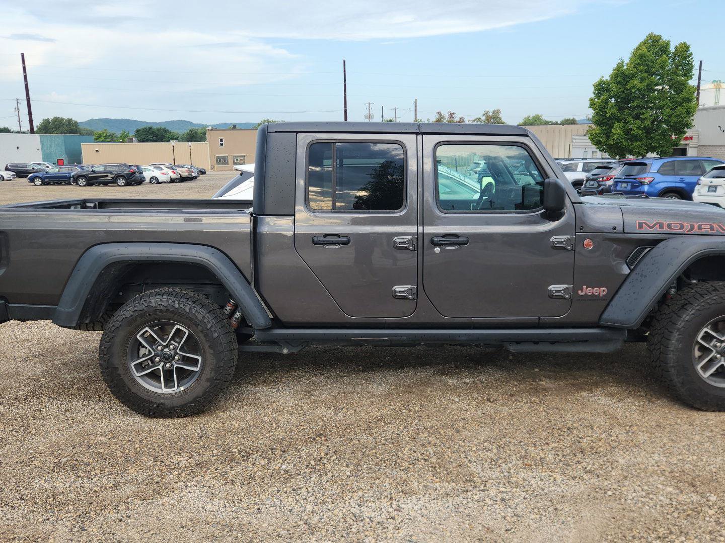 Used 2026 Jeep Gladiator Mojave AWD/4WD image 3