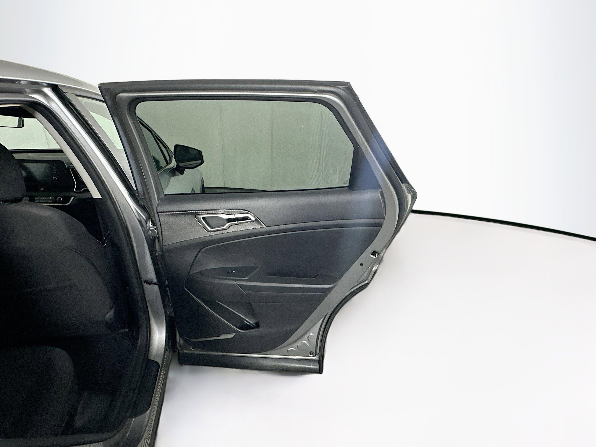 Used 2025 Kia Sportage LX image 28