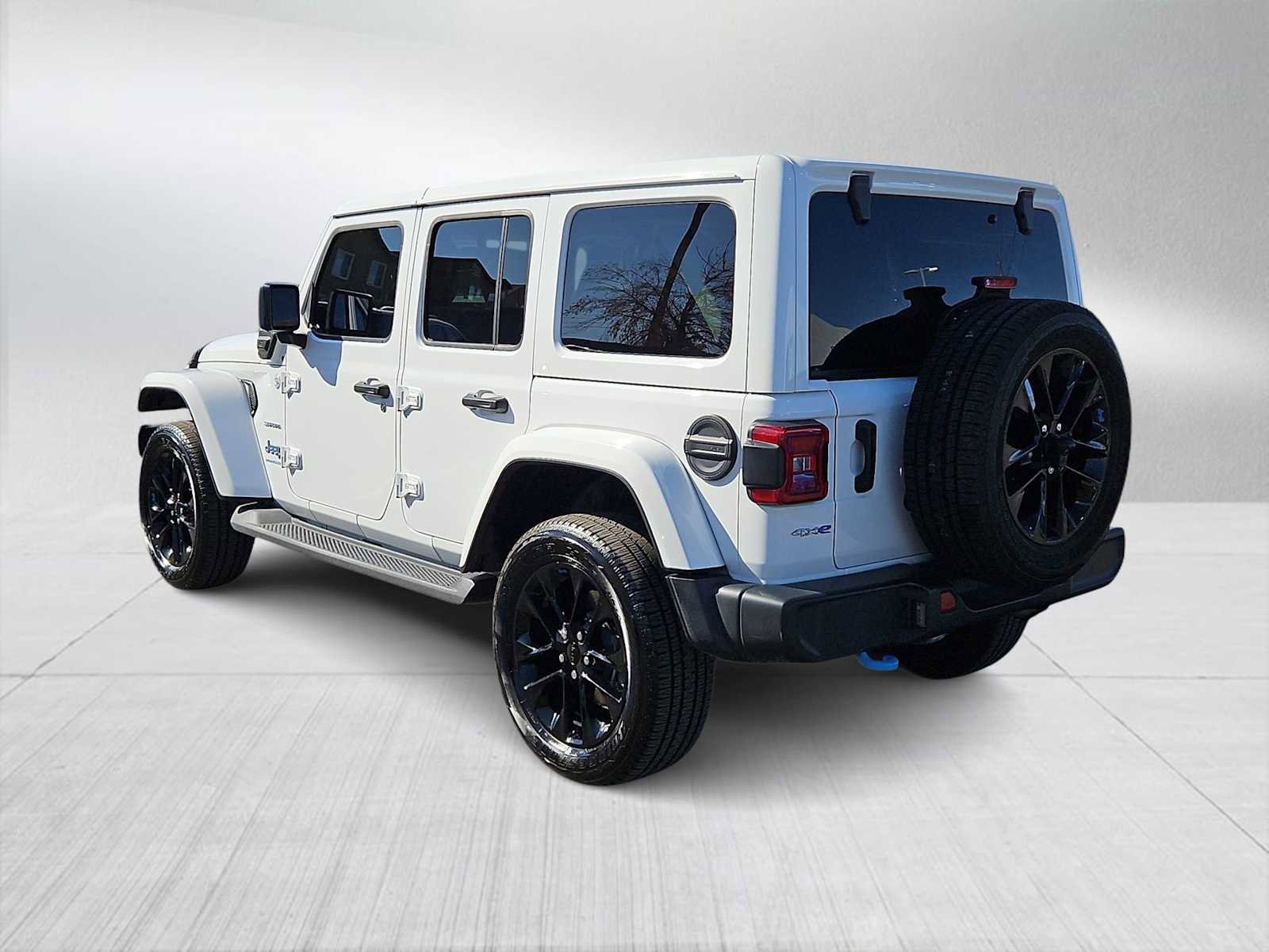 Used 2023 Jeep Wrangler Sahara image 6