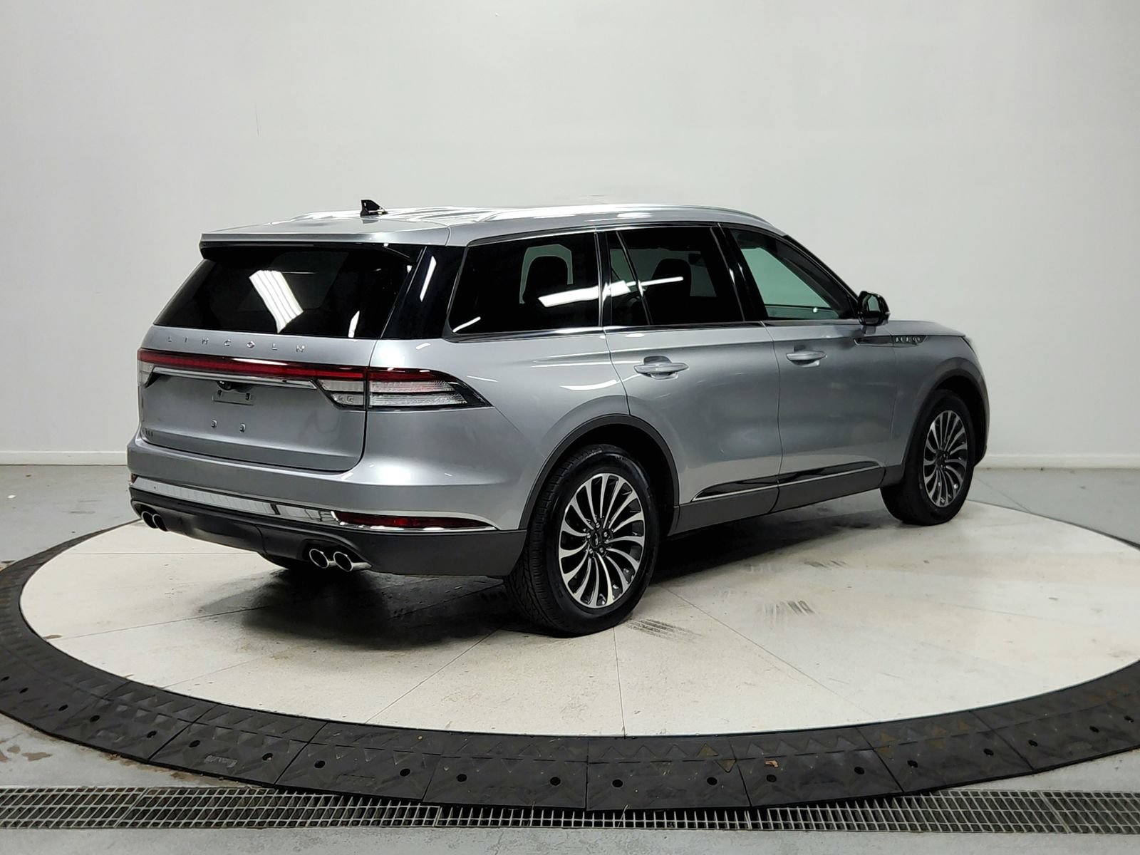 Used 2023 Lincoln Aviator AWD w/ Premium Package image 8