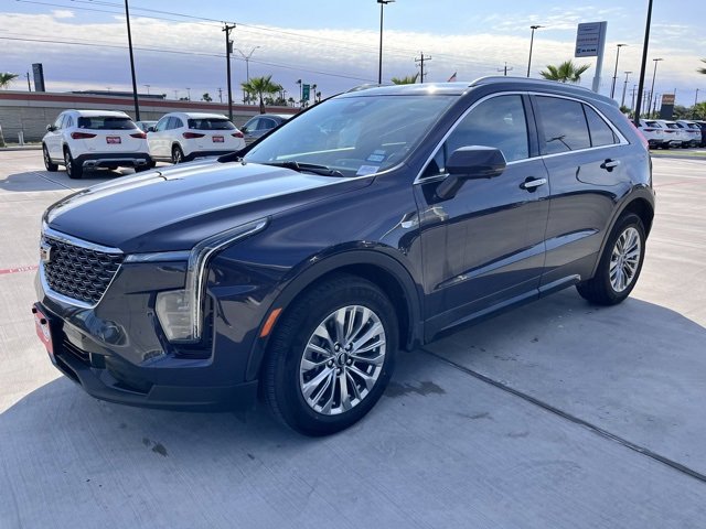 Used 2025 Cadillac XT4 Premium Luxury image 3