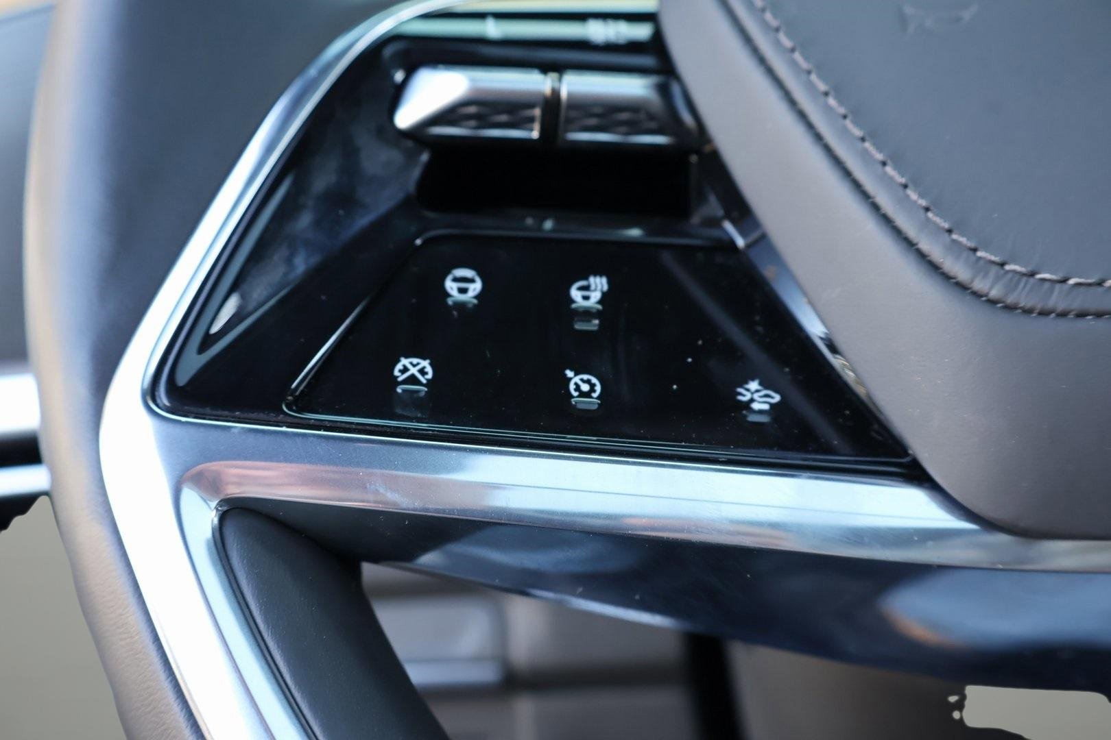 Used 2025 Cadillac Escalade Sport Platinum w/ LPO, ONYX Package image 27