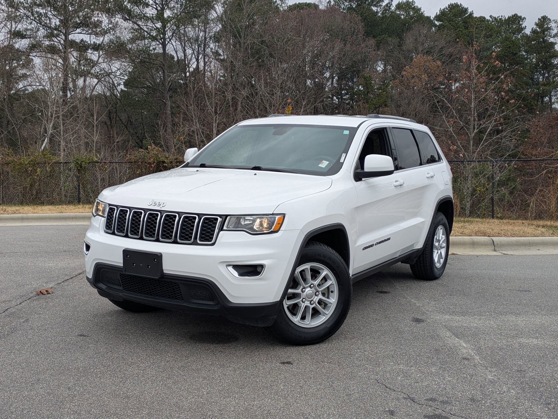 Used 2018 Jeep Grand Cherokee Laredo image 1