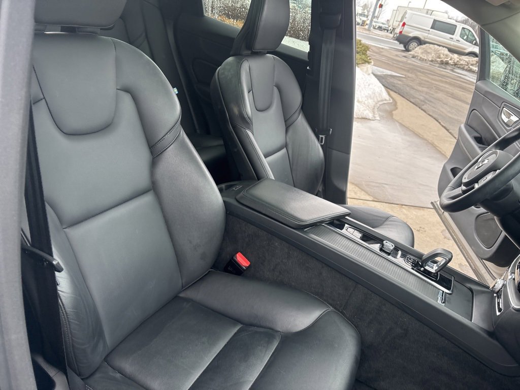 Certified 2023 Volvo XC60 B5 Plus w/ Climate Package image 34