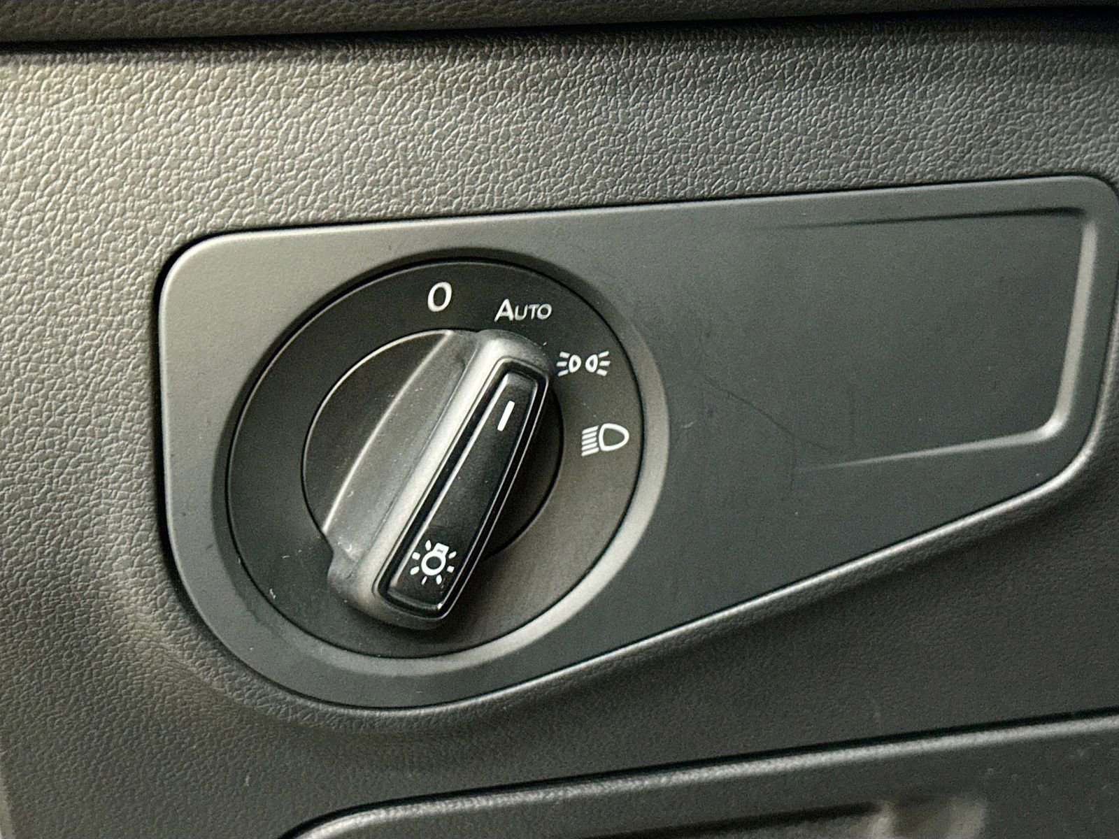 Used 2022 Volkswagen Tiguan S image 11