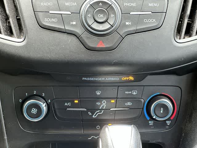Used 2016 Ford Focus SE FWD image 12