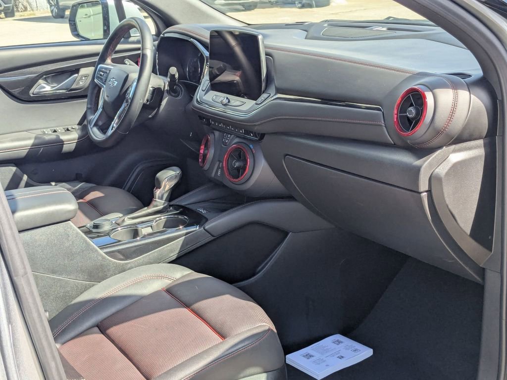 Used 2025 Chevrolet Blazer RS FWD image 31