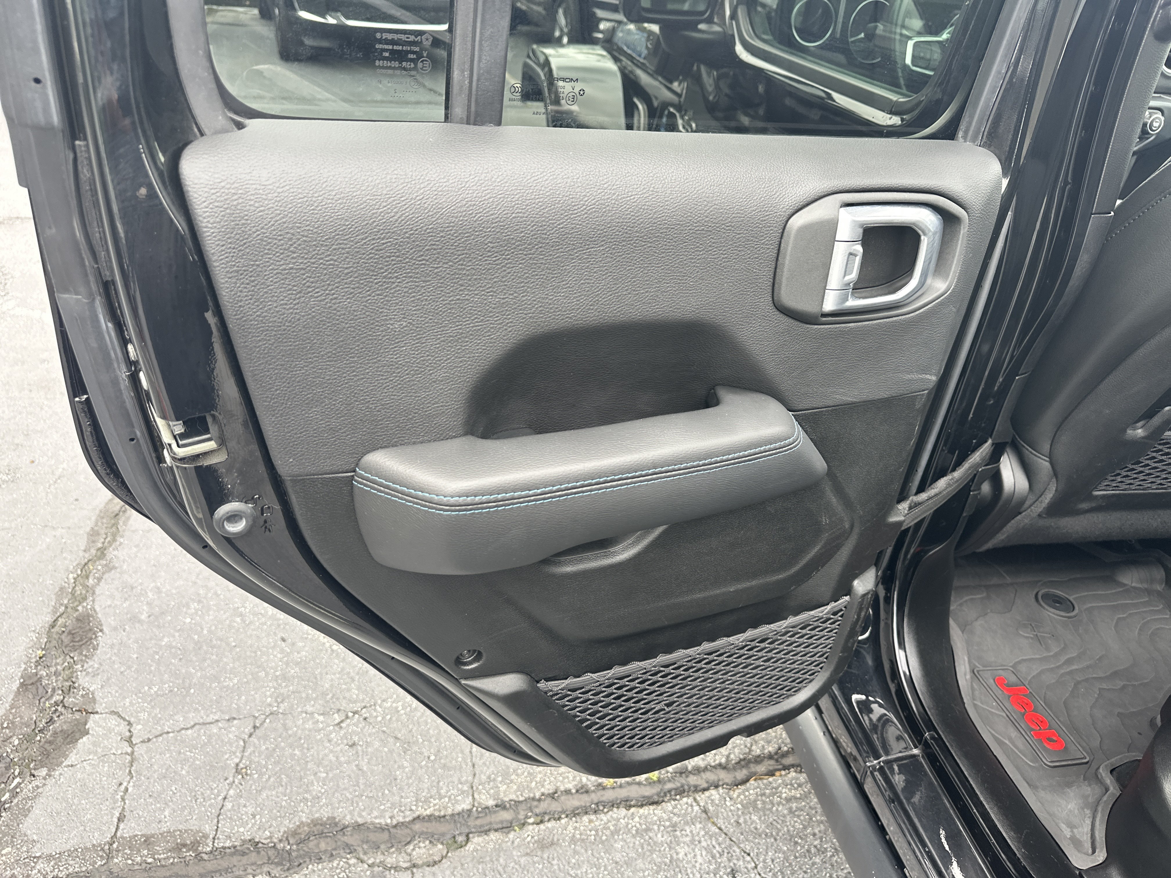 Used 2022 Jeep Wrangler Unlimited Rubicon 4xe AWD/4WD image 25