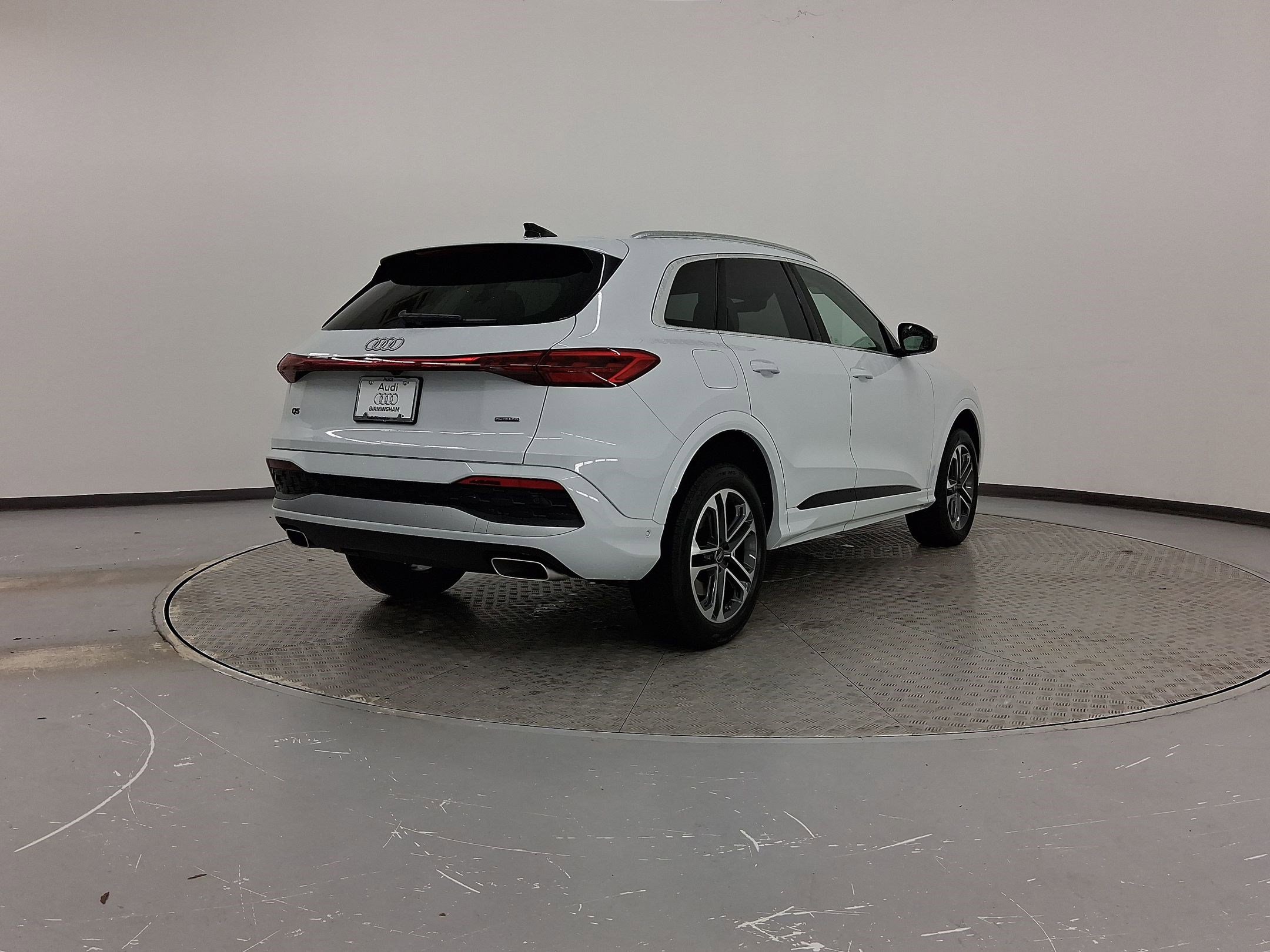 Certified 2025 Audi Q5 Premium w/ Convenience Package image 9