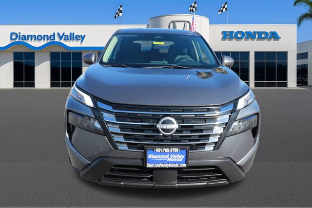 Used 2024 Nissan Rogue SV image 2