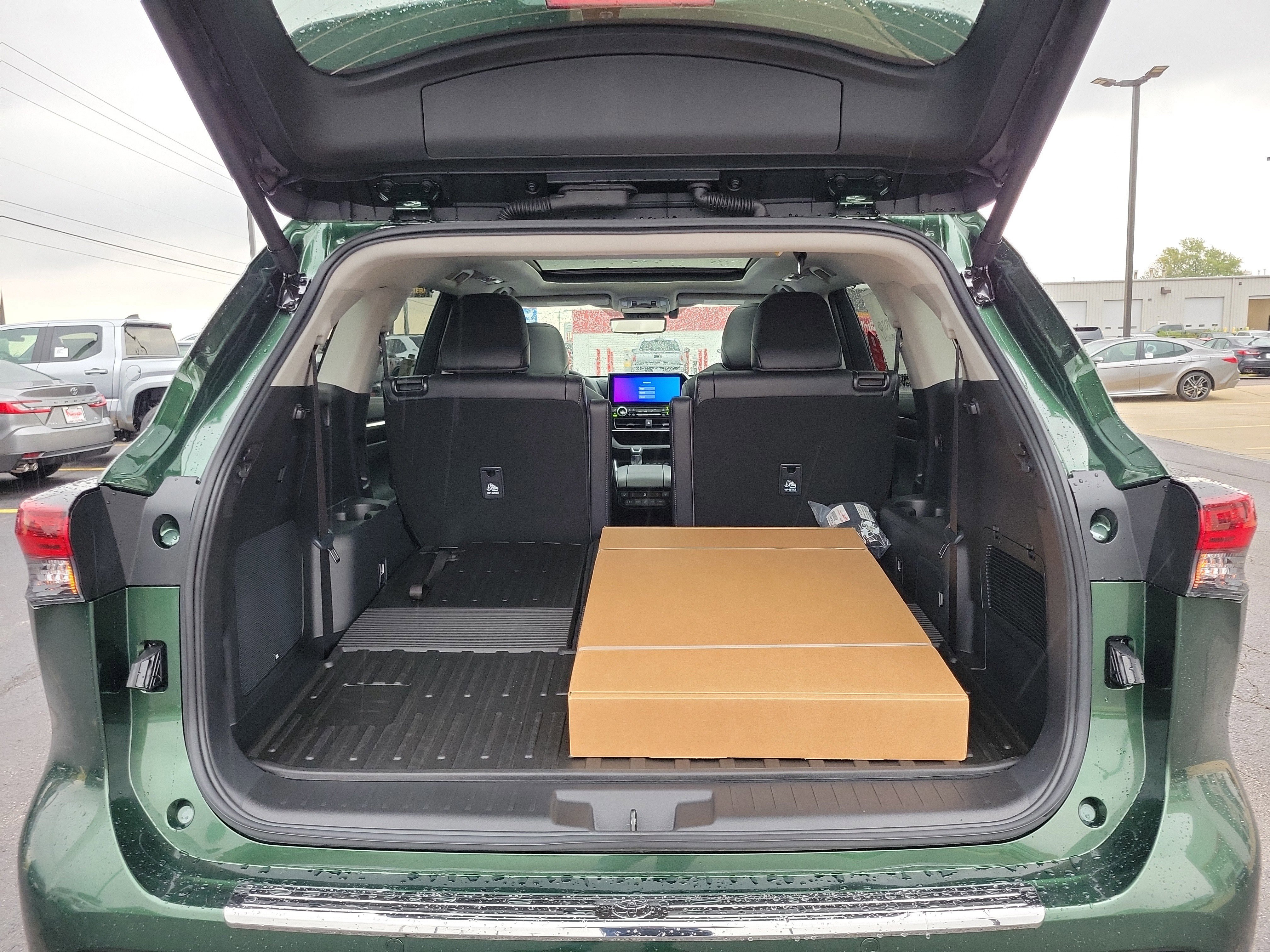 New 2025 Toyota Highlander Platinum image 8