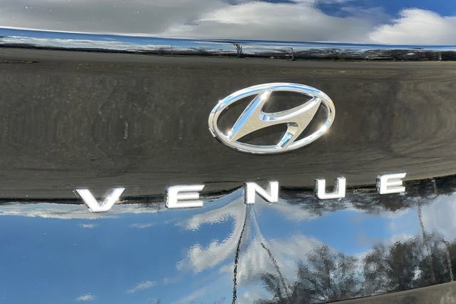 Used 2025 Hyundai Venue SEL image 31