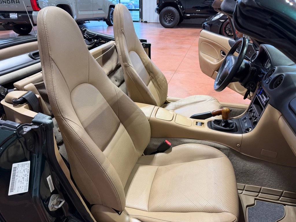 Used 2001 MAZDA MX-5 Miata RWD image 23