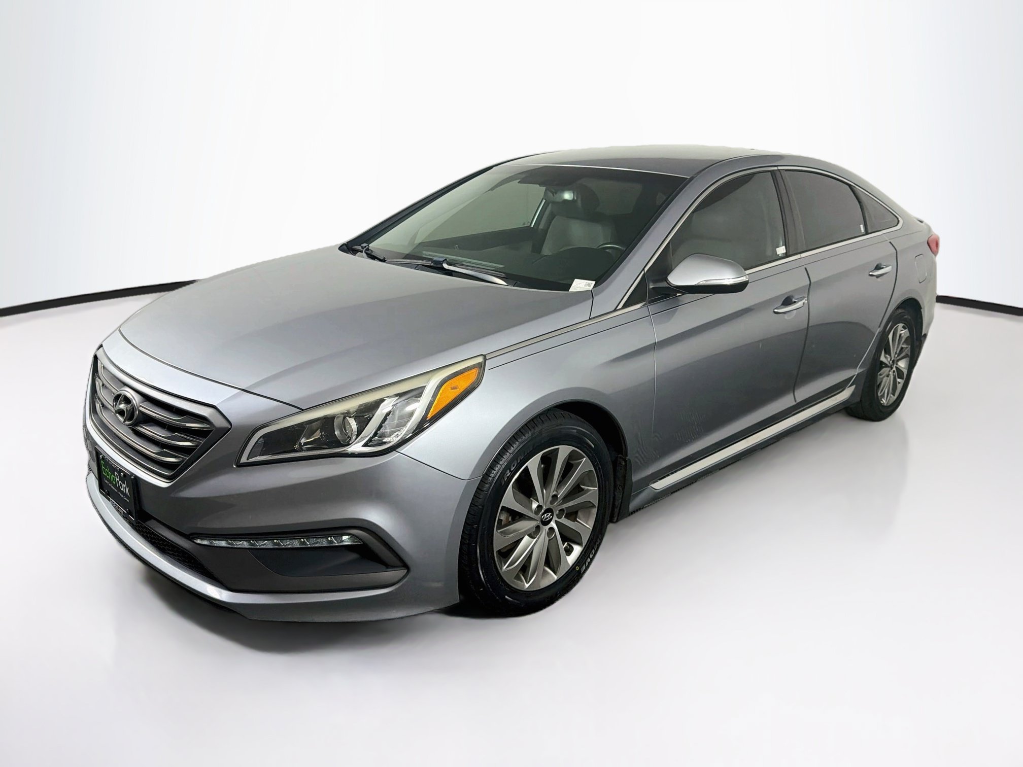 Used 2016 Hyundai Sonata Sport w/ Option Group 02 FWD image 3