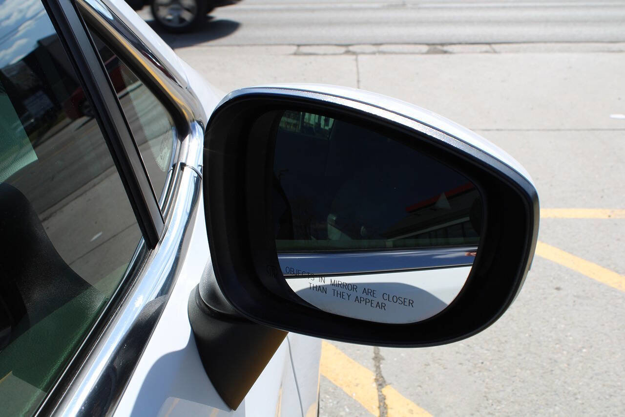 Used 2017 Chrysler Pacifica Touring Plus w/ Tire & Wheel Group image 33