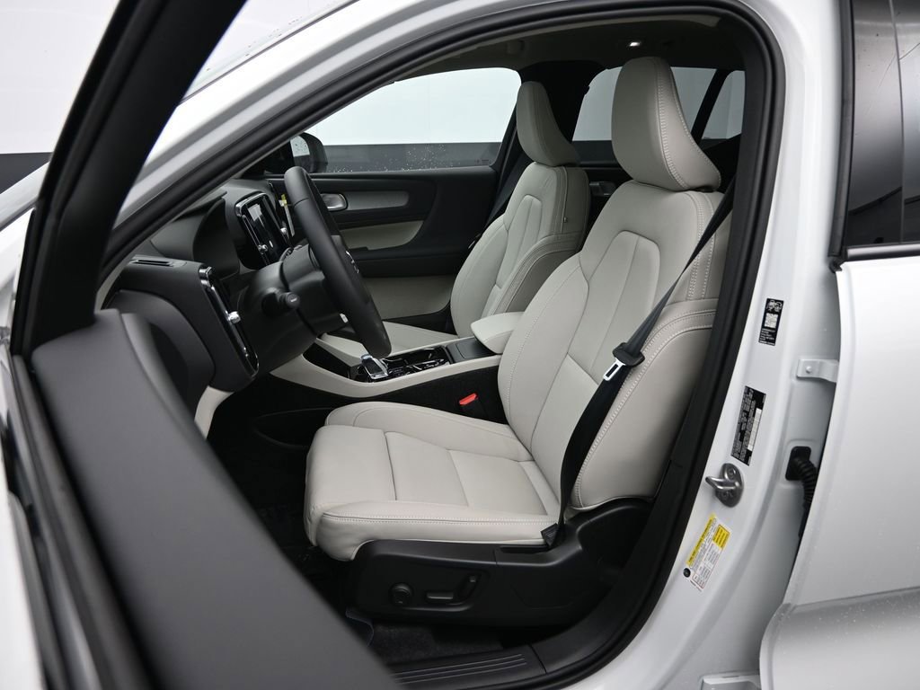 New 2026 Volvo XC40 B5 Ultra w/ Climate Package image 21