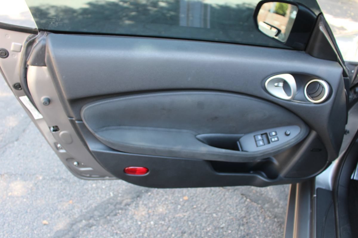 Used 2010 Nissan 370Z Touring w/ Sport Pkg RWD image 8