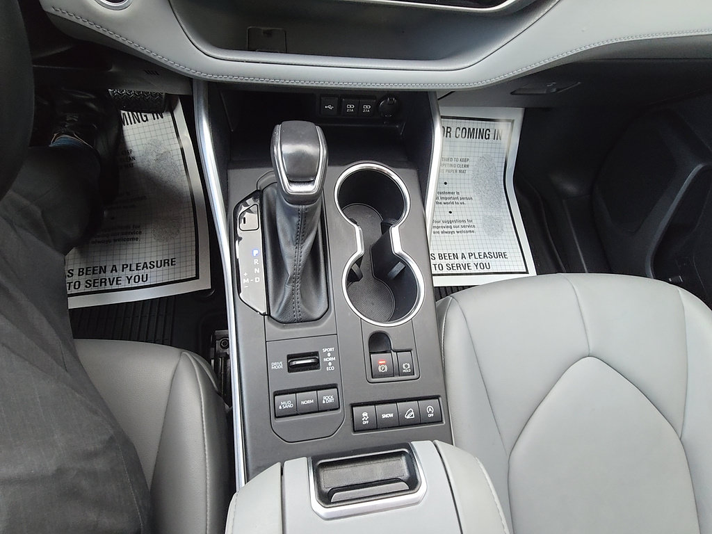 Certified 2021 Toyota Highlander XLE AWD/4WD image 16