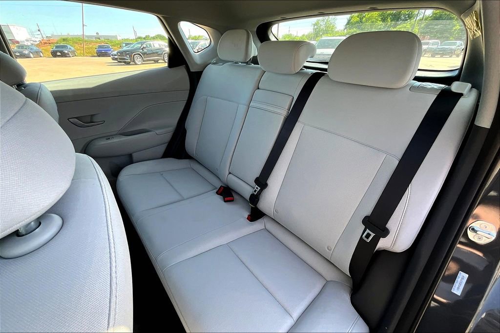 Used 2025 Hyundai Kona SE image 16