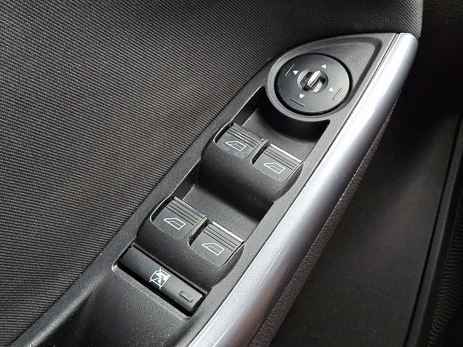 Used 2013 Ford Focus Titanium FWD image 28