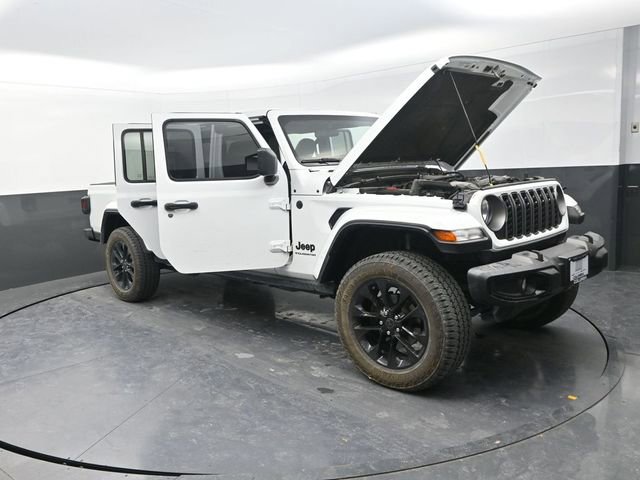 Used 2025 Jeep Gladiator Sport image 26