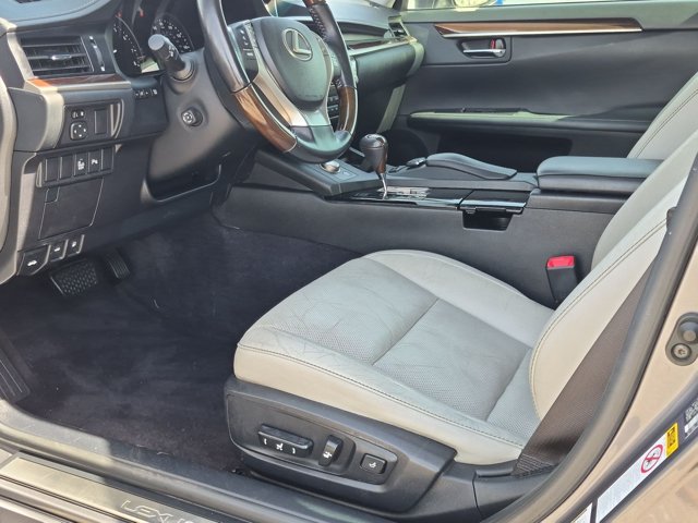 Used 2015 Lexus ES 350 w/ Luxury Package FWD image 24