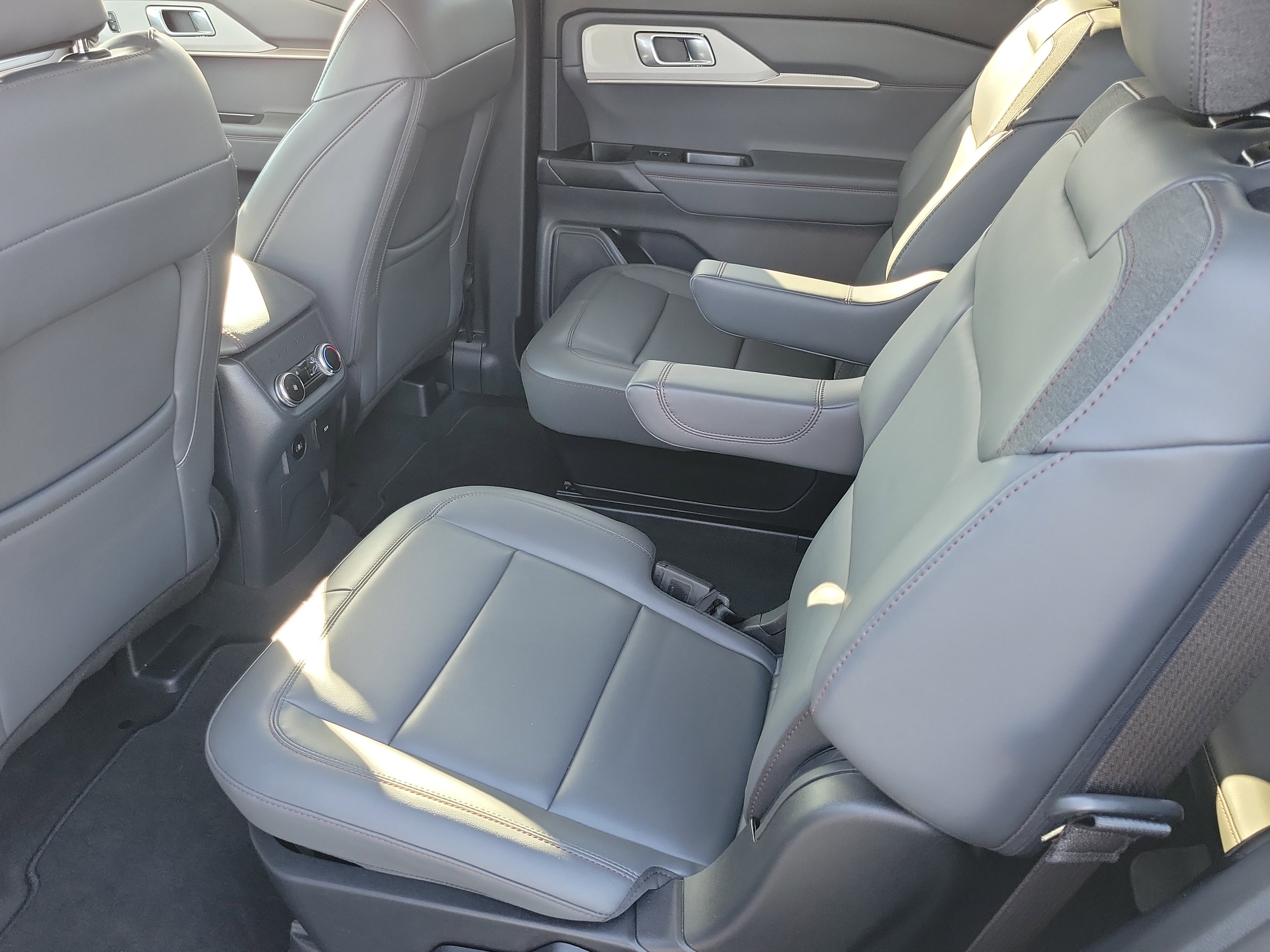 Used 2026 Ford Explorer Active w/ Active Comfort Package RWD image 12