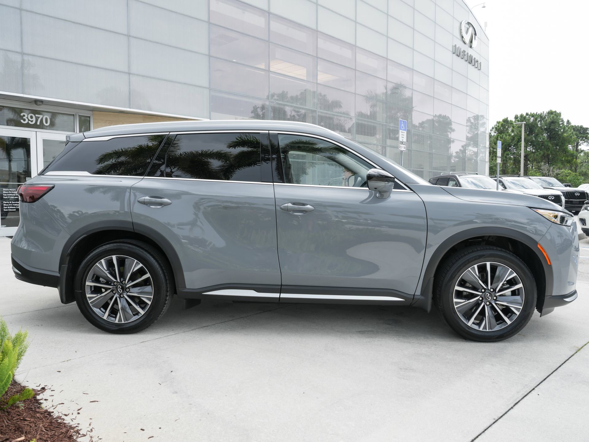 Certified 2026 INFINITI QX60 Luxe w/ Cargo Package FWD image 25