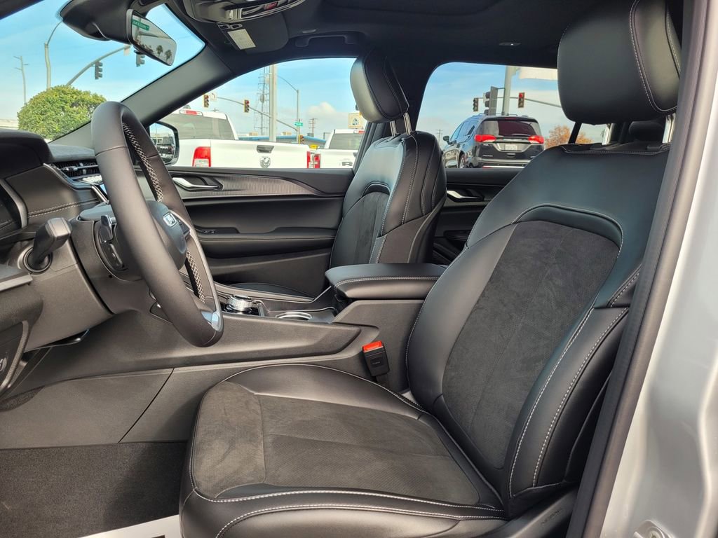 New 2025 Jeep Grand Cherokee L Altitude AWD/4WD image 11